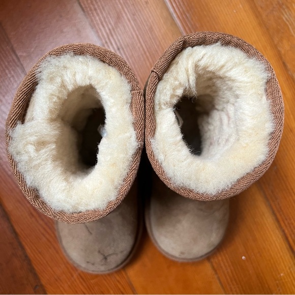 UGG | Toddler Classic II Boots, Chestnut - Picture 4 of 7